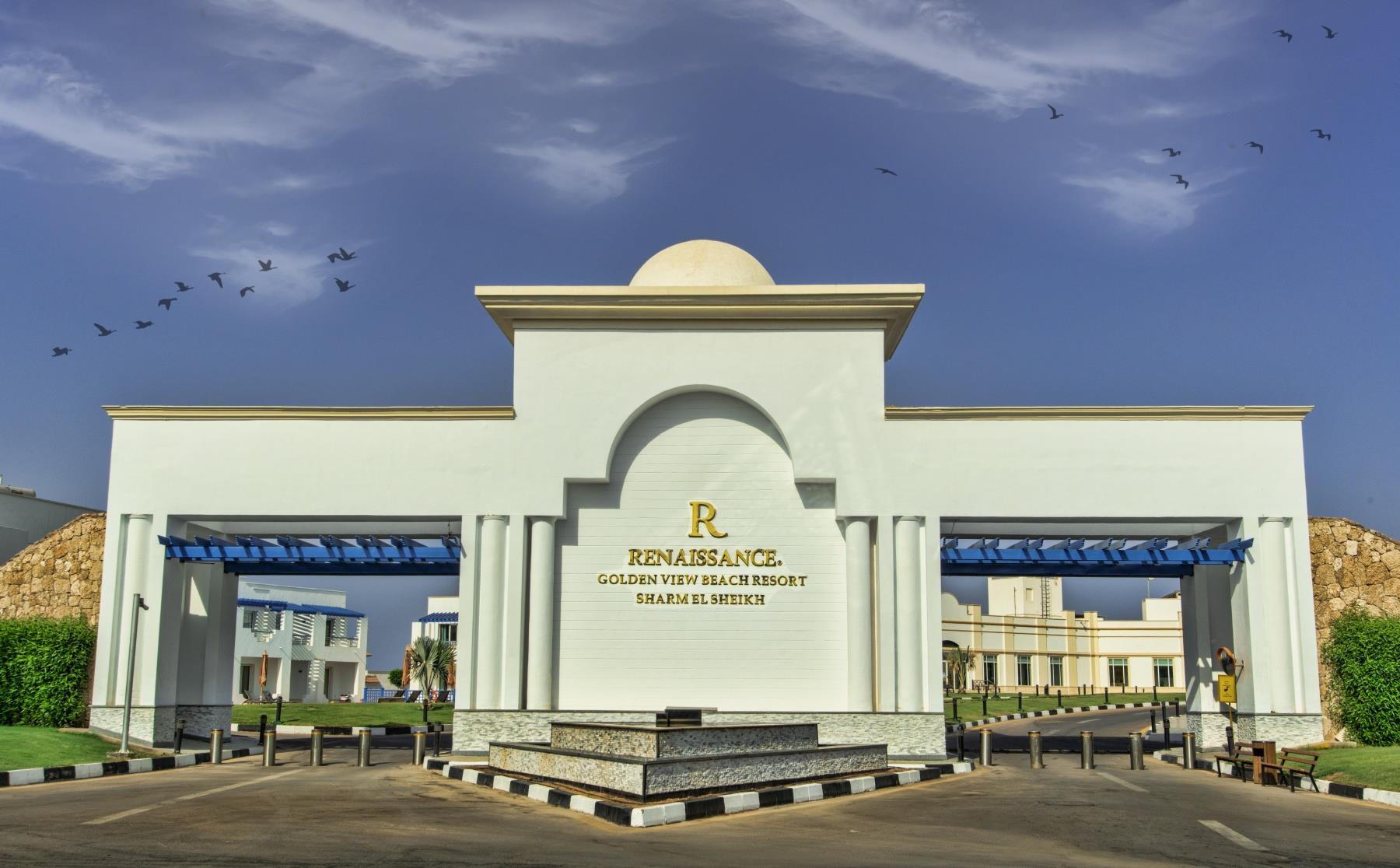 Renaissance Golden View Beach Resort. Фото 1