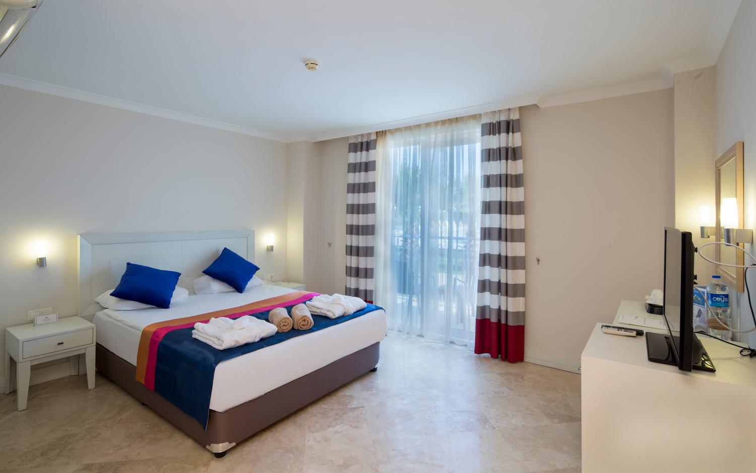 Crystal Boutique Beach Resort. Фото 4