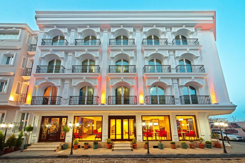 The Magnaura Palace. Фото 1