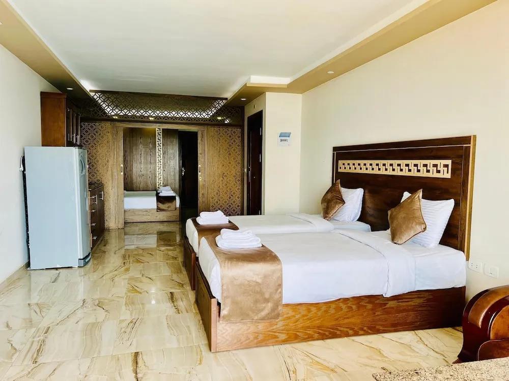 moon beach resort. Фото 1