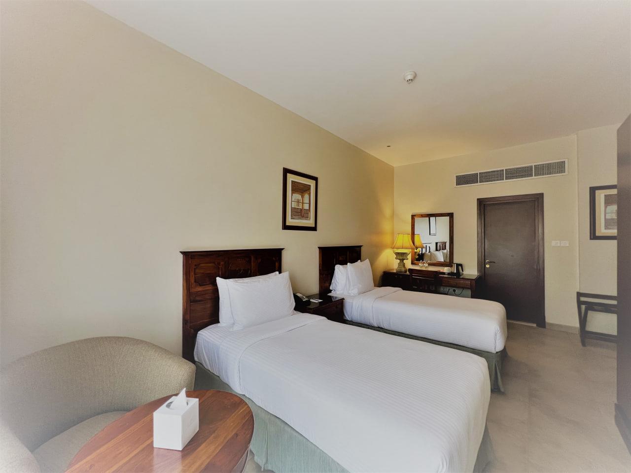 Al Hamra Village Hotel. Фото 3