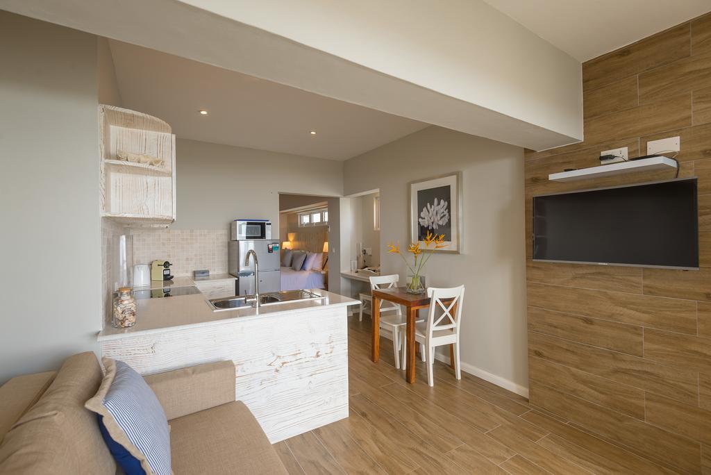 Le Nautique Luxury Beachfront Apartments. Фото 3