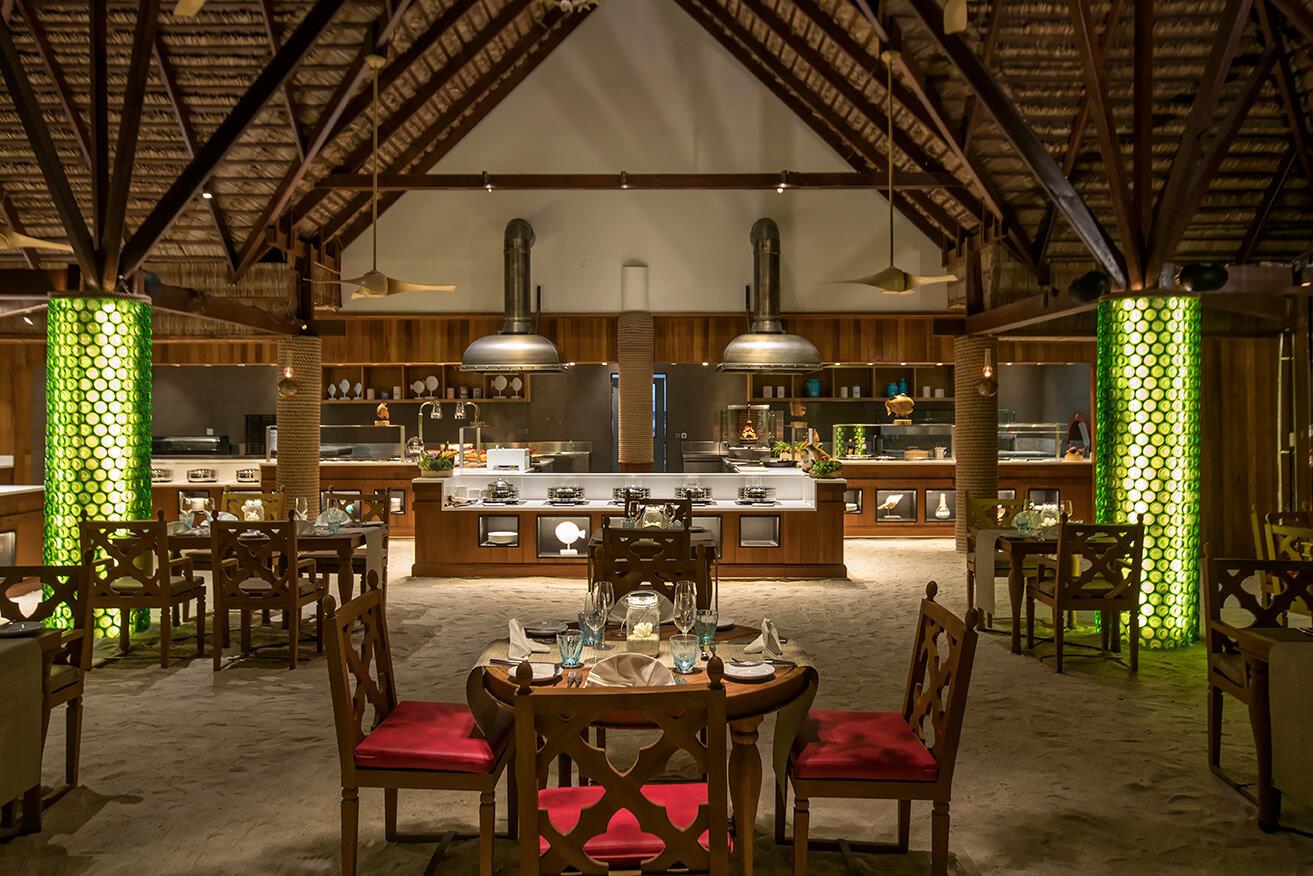 Constance Moofushi. Фото 3
