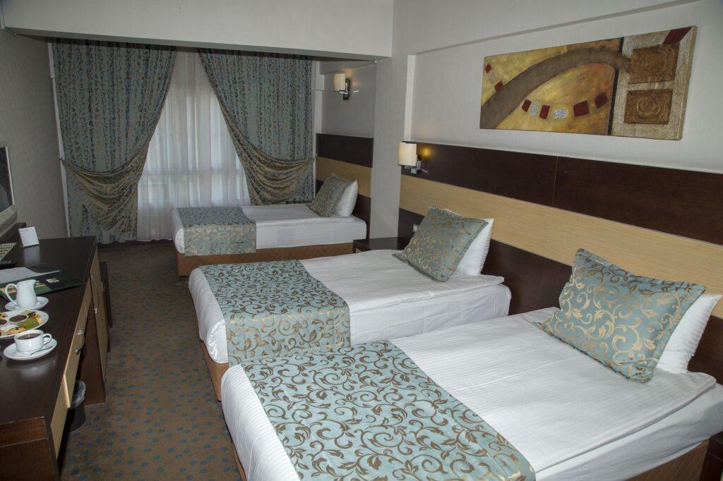 Mom Hotel. Фото 4