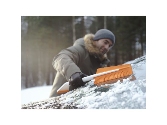 Щетка для снега со скребком SnowXpert FISKARS