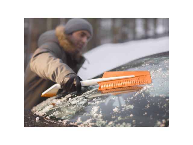 Щетка для снега со скребком SnowXpert FISKARS