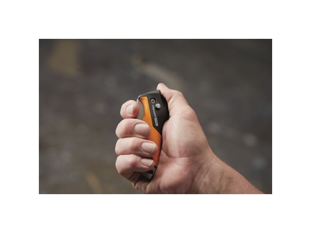 Нож строительный складной, со сменным лезвием CarbonMax FISKARS