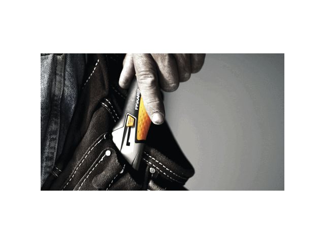 Нож строительный складной, со сменным лезвием CarbonMax FISKARS