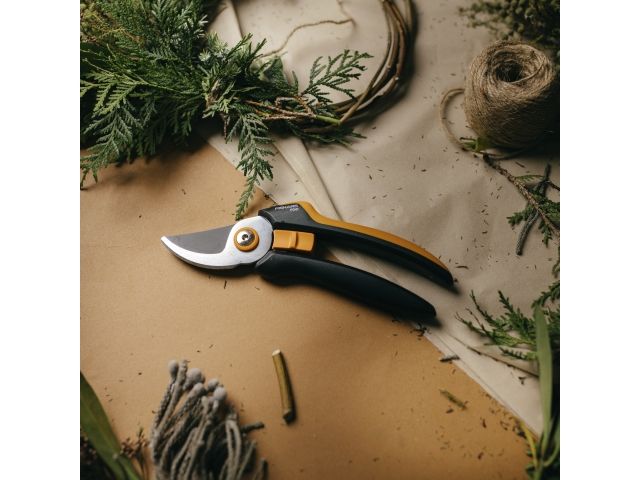 Секатор плоскостной FISKARS Solid P341