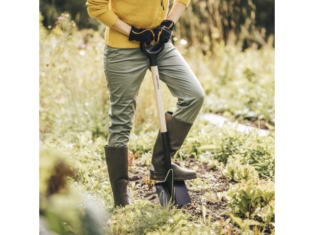 Лопата штыковая с дер. черенком Solid FISKARS