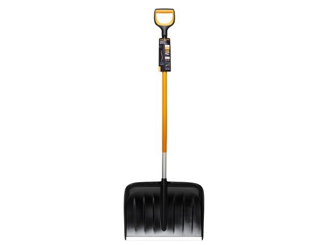 Лопата (скрепер) для снега c изогнутой ручкой X-series FISKARS