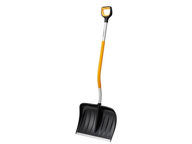 Лопата (скрепер) для снега c изогнутой ручкой X-series FISKARS
