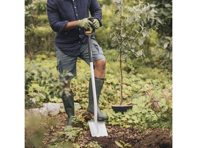 Лопата штыковая телескопическая закругленная Xact FISKARS