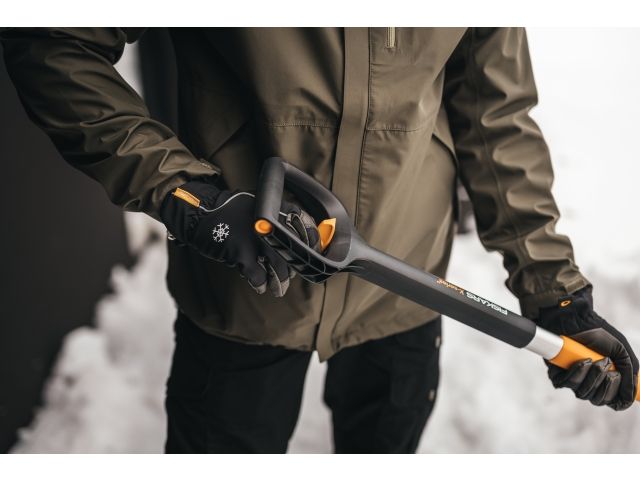 Лопата снеговая автомобильная телескопическая X-series FISKARS