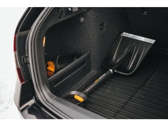 Лопата снеговая автомобильная телескопическая X-series FISKARS