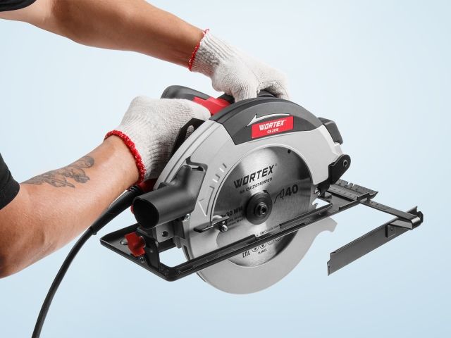 Циркулярная пила WORTEX CS 2175 в кор. 1900 Вт, 210 мм, до 75 мм