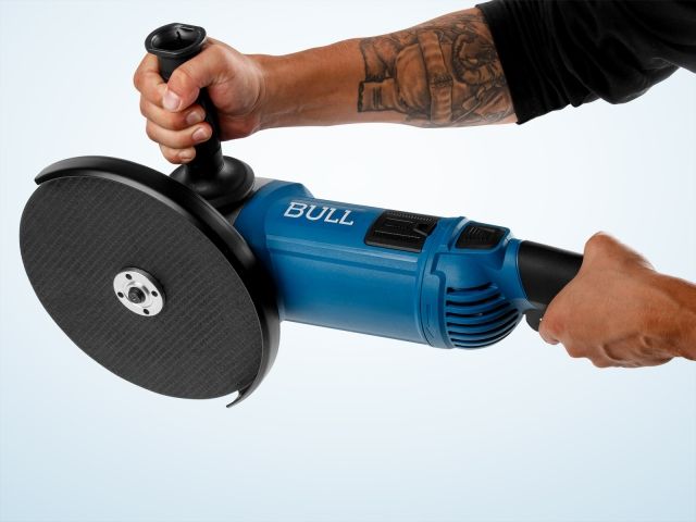 Двуручная углошлифмашина BULL WS 2303 в кор. 2200 Вт, 230 мм, 6600 об/мин, пылезащ., 4м кабель