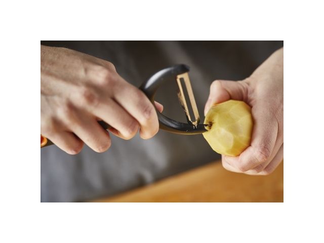 Нож для чистки овощей Functional Form Fiskars