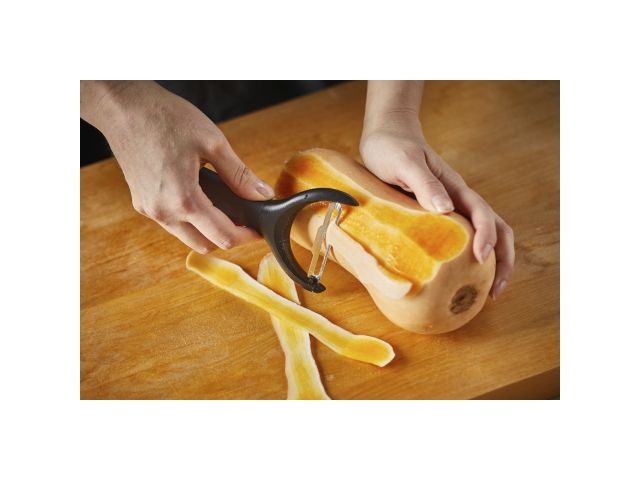 Нож для чистки овощей Functional Form Fiskars