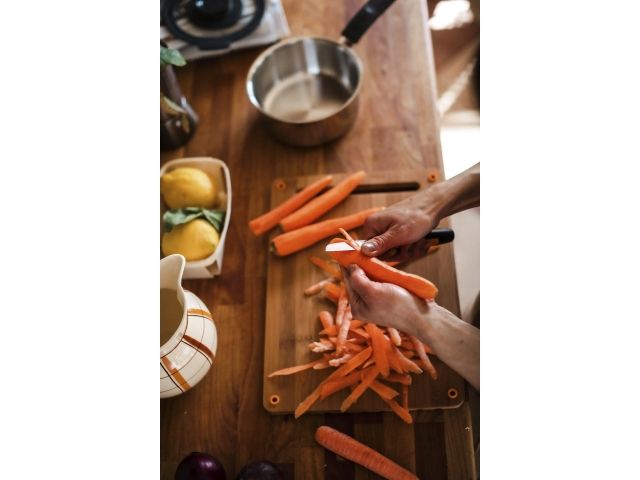 Нож для корнеплодов 8 см Functional Form Fiskars