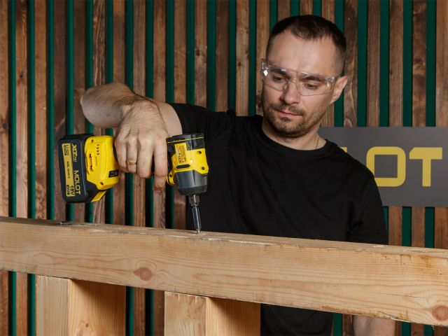 Гайковерт аккумуляторный MOLOT MCWR 3518 XLT Lite SET