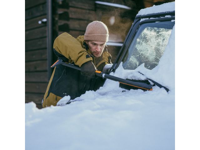 Щетка для снега 85-113см телескоп. со скребком X-series FISKARS