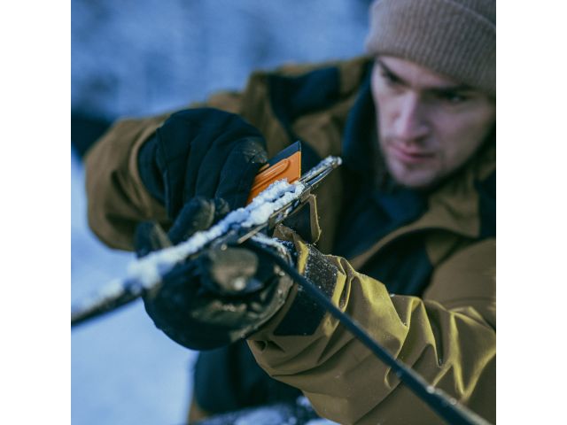 Щетка для снега 76см со скребком Plus FISKARS