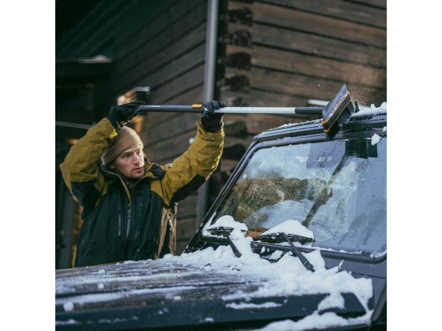 Щетка для снега 96-121см телескоп. со скребком X-series FISKARS