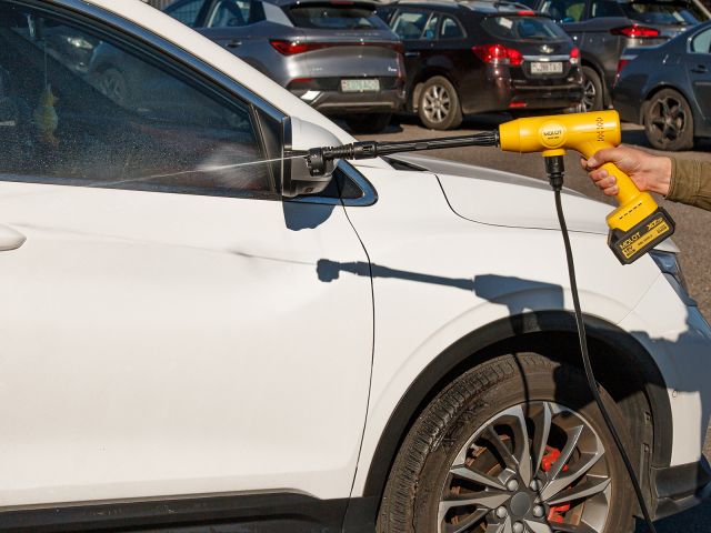 Очиститель высокого давления аккумуляторный MOLOT MPW 1825 XLT Lite SOLO