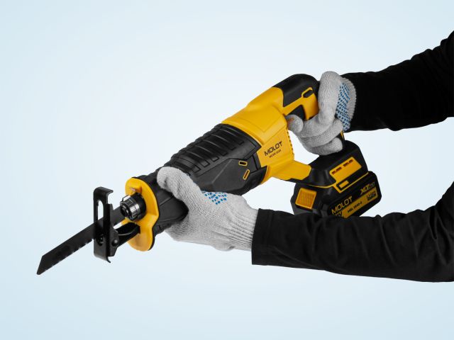 Пила сабельная аккумуляторная MOLOT MCSR 1118 XLT Lite SET