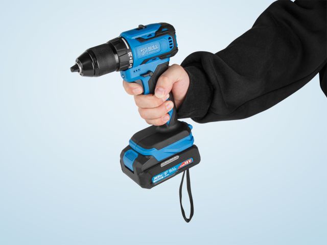 Аккум. дрель-шуруповерт BULL SR 1804 R-series в чем. XLTpro БЕСЩЕТ., Импульс., 18 В, 50 Н*м, 2х2 А*ч