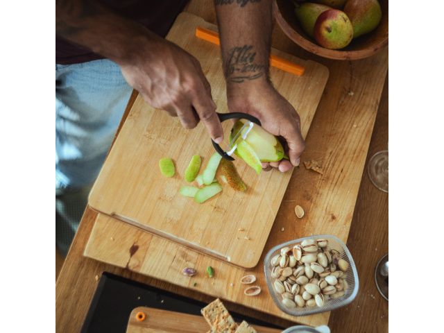 Нож для чистки овощей FF Fiskars