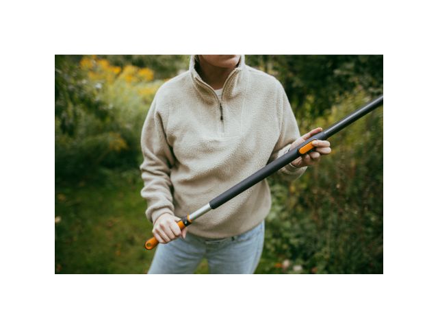 Черенок алюминиевый телескопический М 119-174см OneClick FISKARS