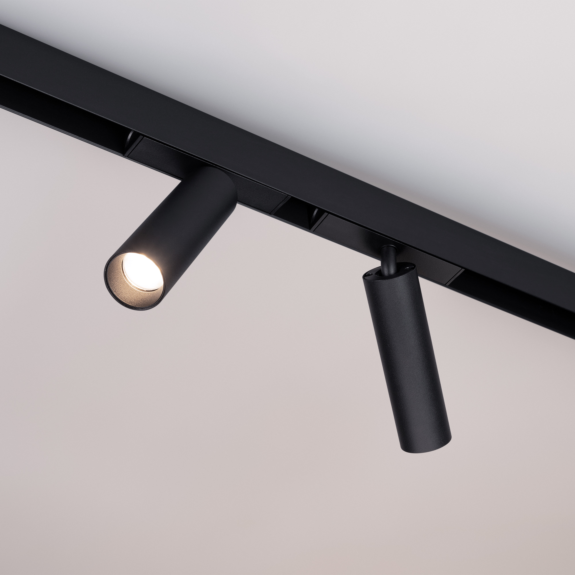 Светильник MAG-SPOT-25-R120-12W Day4000 (BK, 30 deg, 24V) (IP20 металл, 3 года)