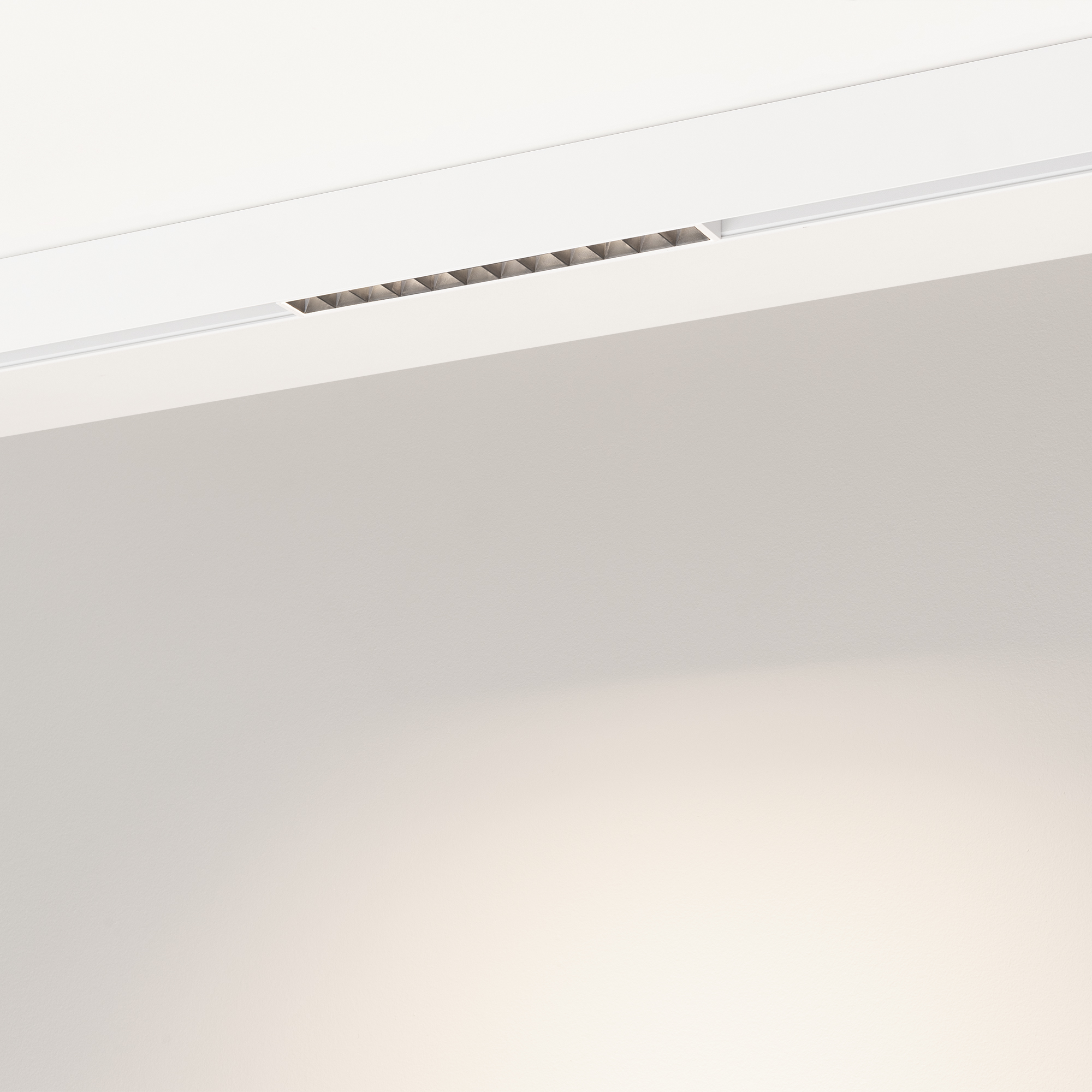 Светильник MAG-ORIENT-LASER-L235-8W Day4000 (WH, 24 deg, 48V, DALI) (IP20 металл, 3 года)