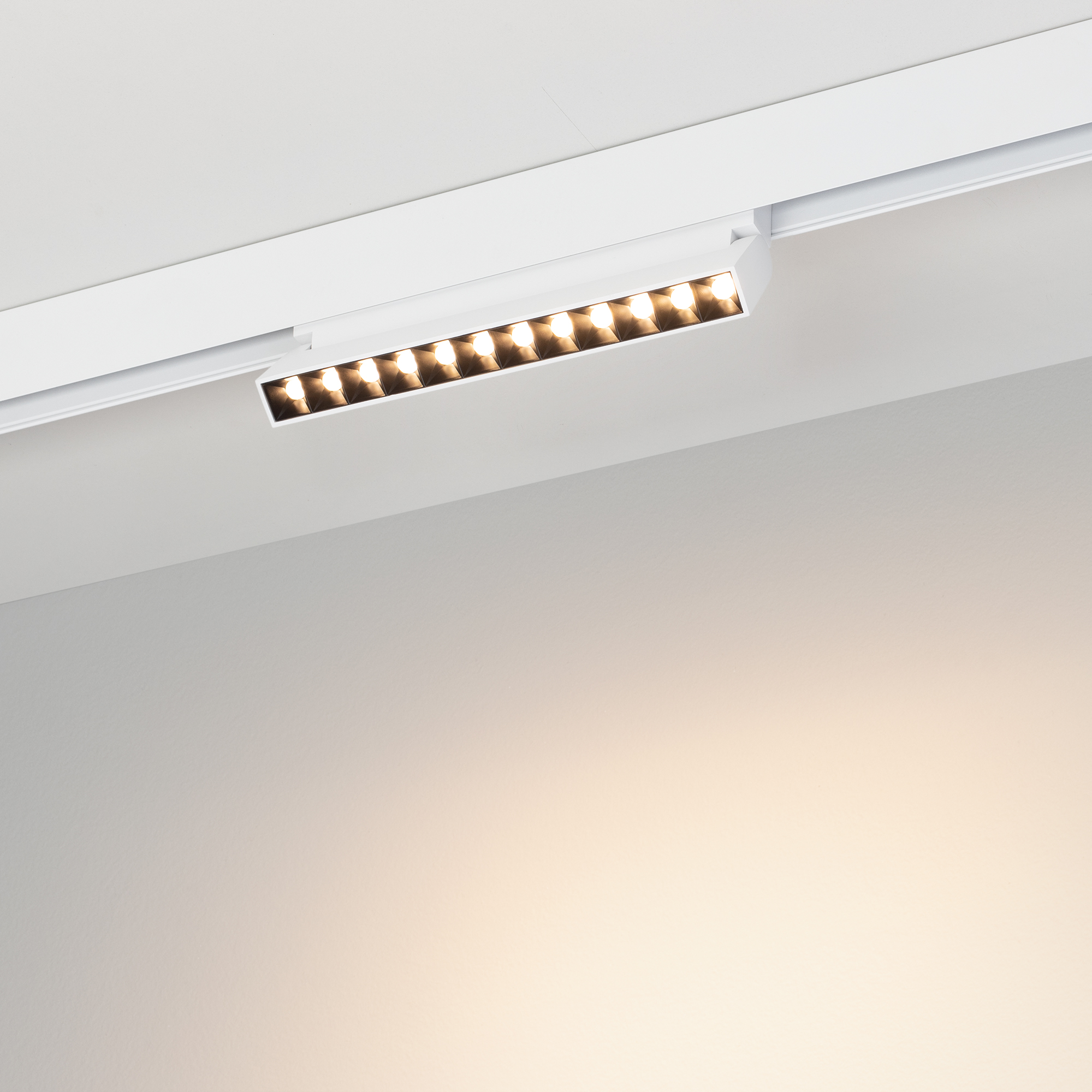 Светильник MAG-ORIENT-LASER-FOLD-S230-12W Warm3000 (WH, 30 deg, 48V) (IP20 металл, 3 года)