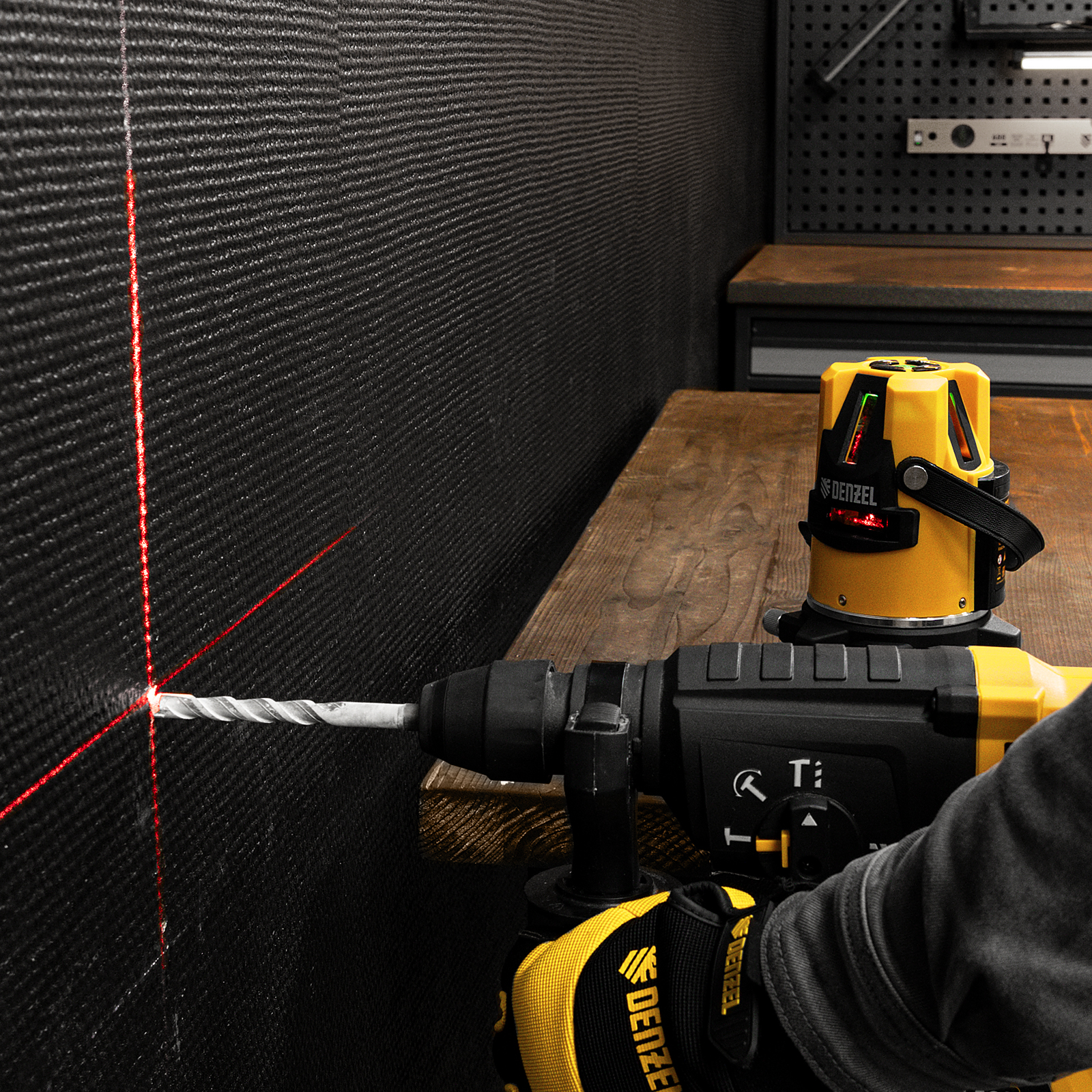 Лазерный уровень LX3, 10 м, ± 0,3 мм/1 м, 635 нм, 4 вертикальных, 1 горизонтальная плоскости, резьба 5/8" Denzel