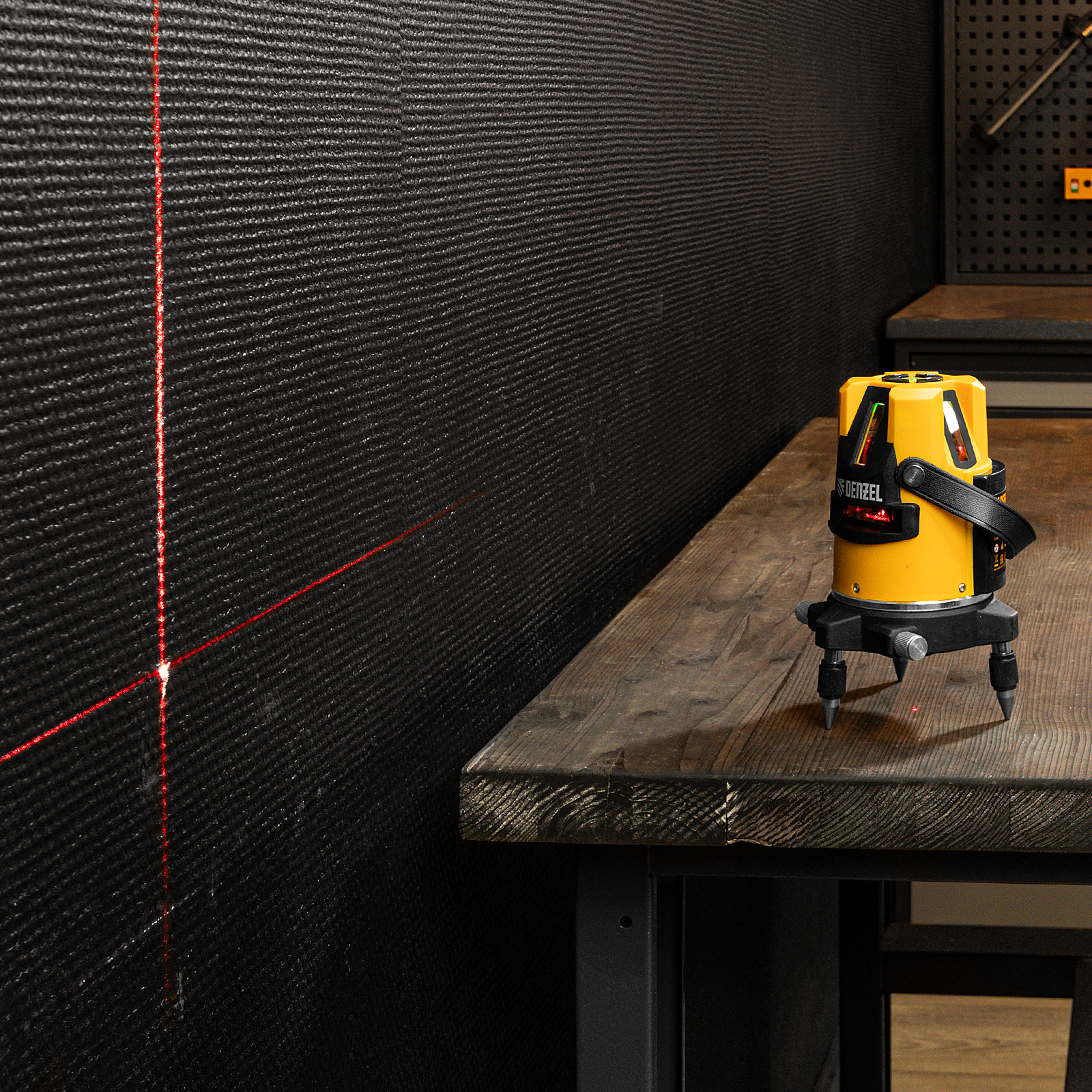 Лазерный уровень LX3, 10 м, ± 0,3 мм/1 м, 635 нм, 4 вертикальных, 1 горизонтальная плоскости, резьба 5/8" Denzel