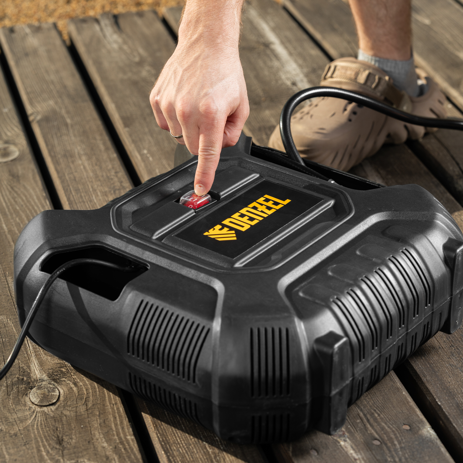 Компрессор воздушный DL1100 1.1 кВт, 180 л/мин, с набором аксессуаров Denzel