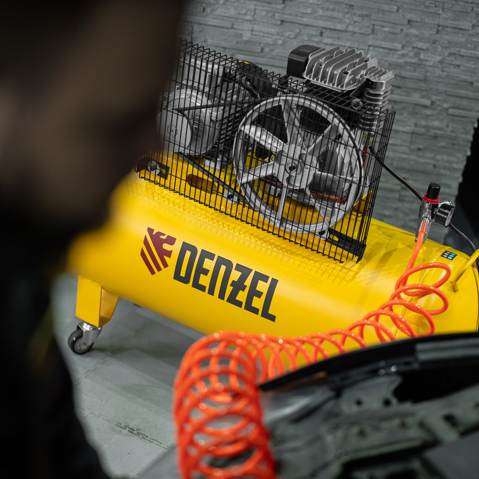 Компрессор воздушный BCI3000-T/200, ременный привод , 3.0 кВт, 200 литров, 530 л/мин Denzel