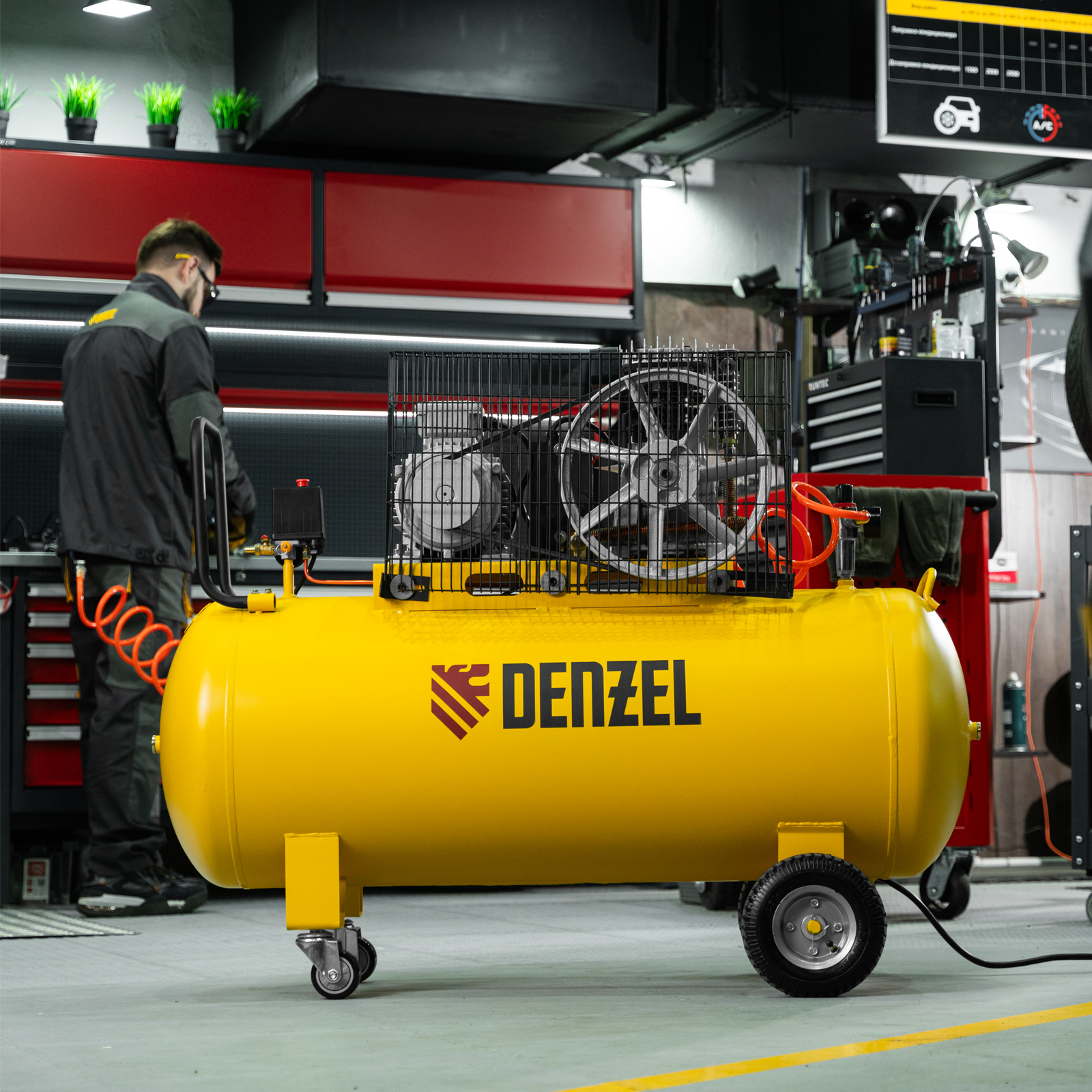 Компрессор воздушный BCI3000-T/200, ременный привод , 3.0 кВт, 200 литров, 530 л/мин Denzel