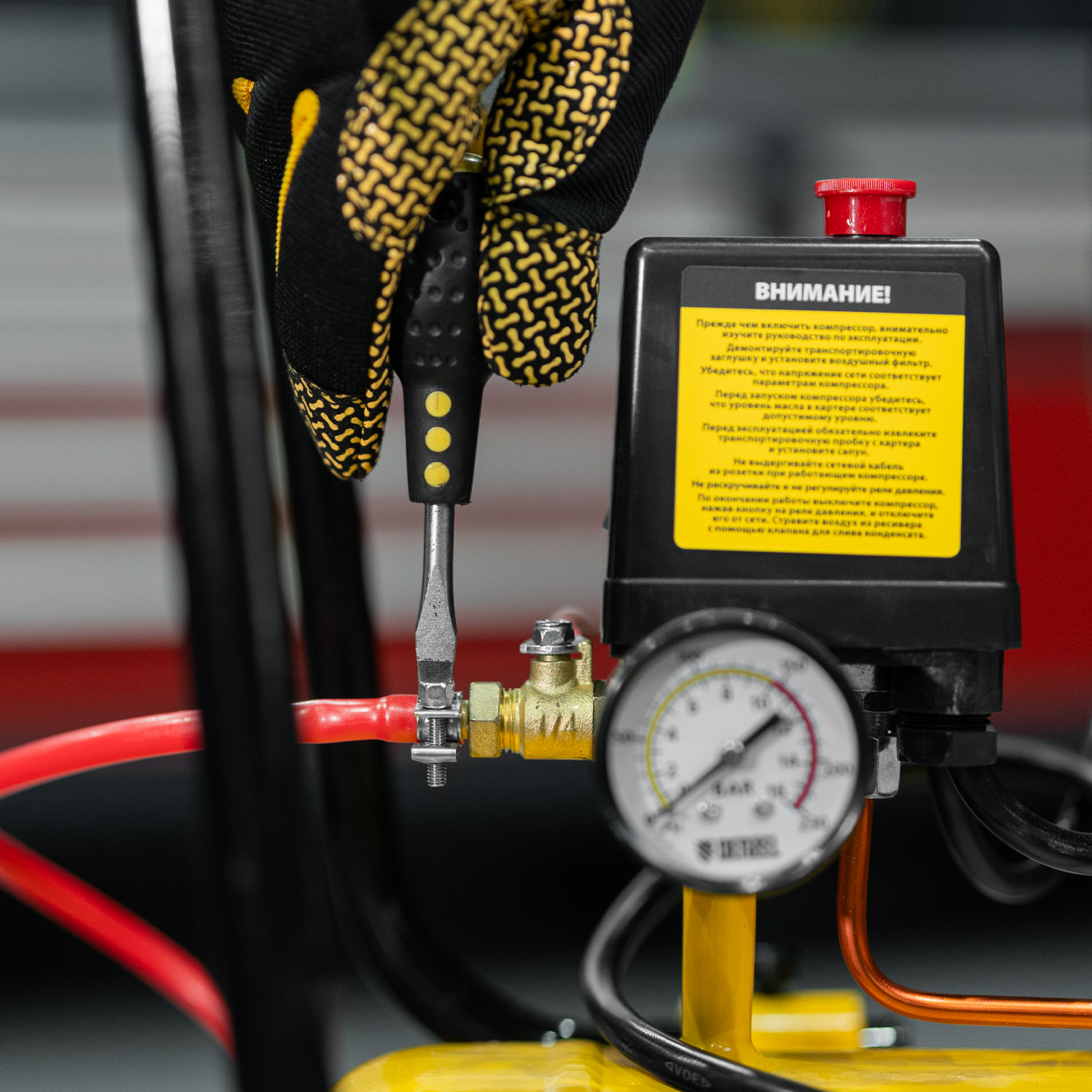 Компрессор воздушный BCV2300/100, ременный привод, 2.3 кВт, 100 литров, 440 л/мин Denzel