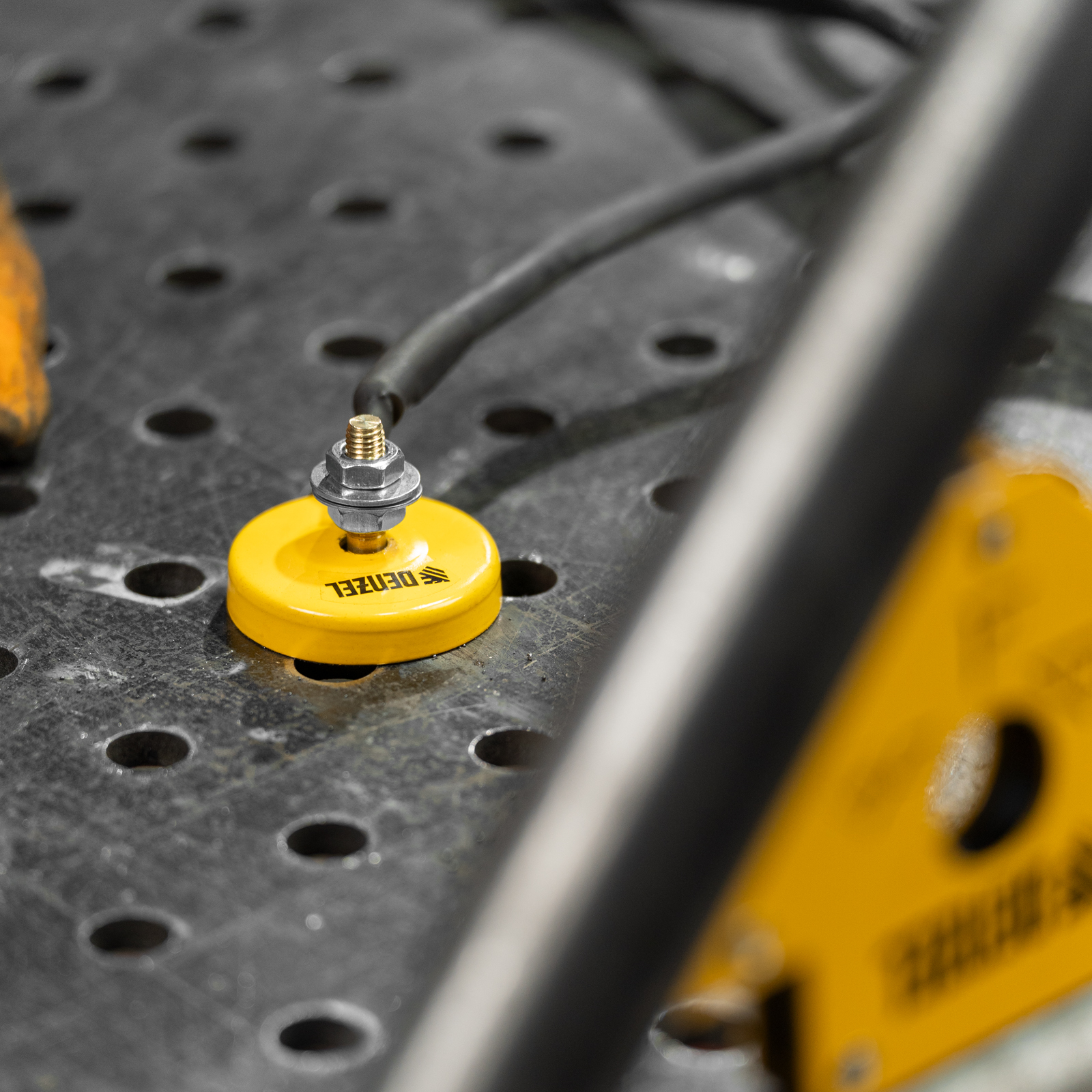 Набор из 2 магнитных сварочных фиксаторов и магнитной клеммы "масса" Denzel