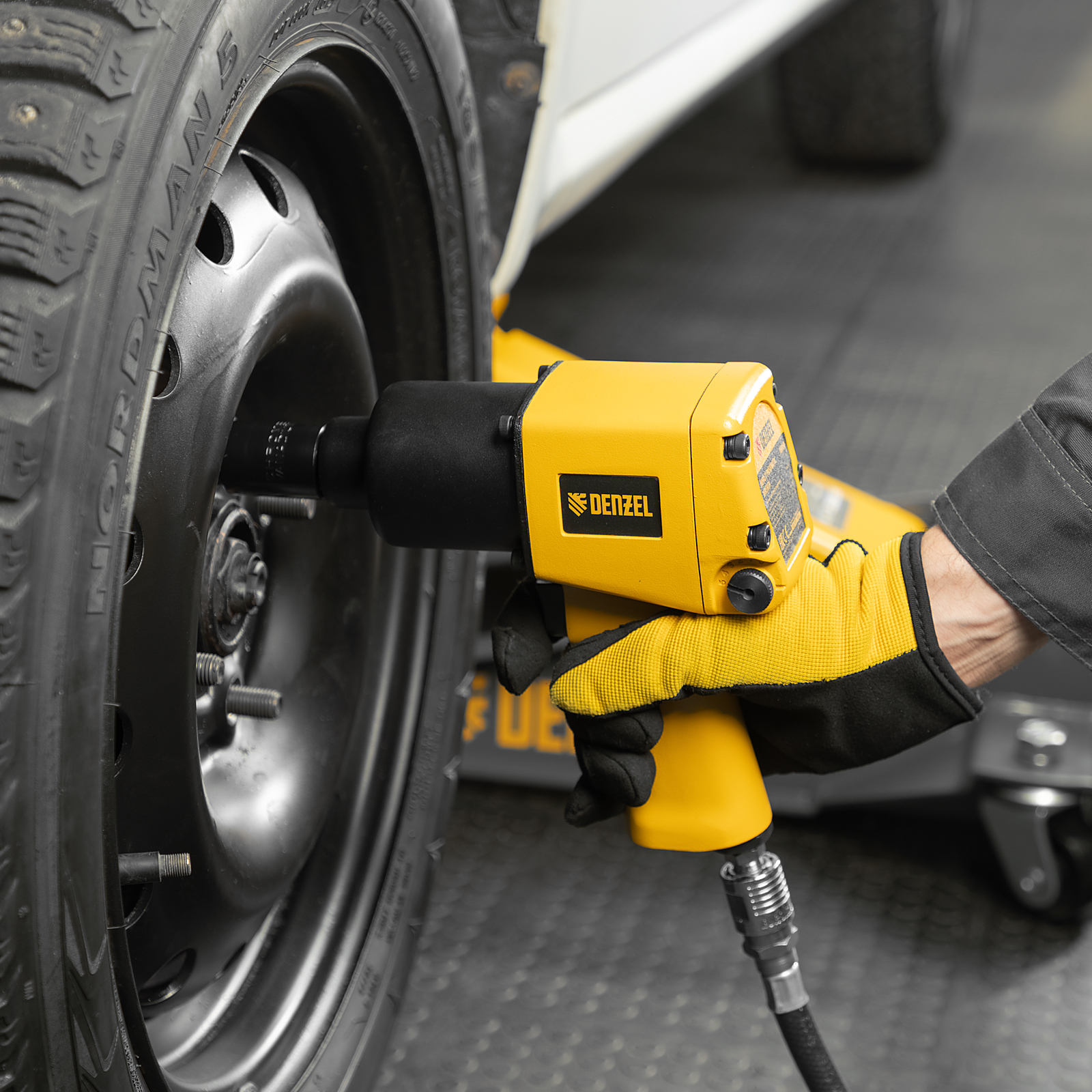 Ударный пневмогайковерт IW860+набор головок, 1/2", 7000 об/мин, 868 Нм Denzel