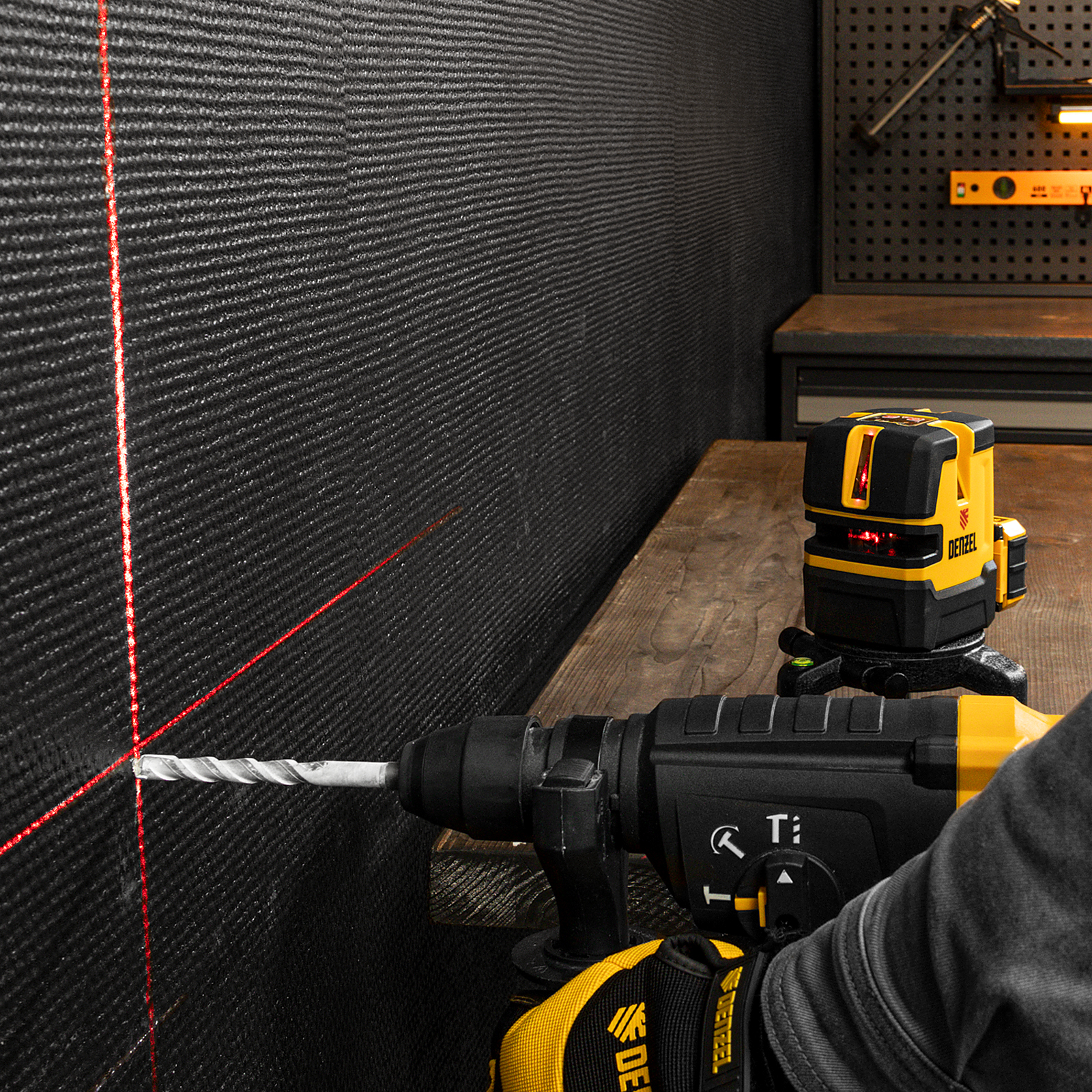 Лазерный уровень LX 05 Red, 20 м, 635 нм, аккумулятор Li 5200 mAh, резьба 5/8" Denzel