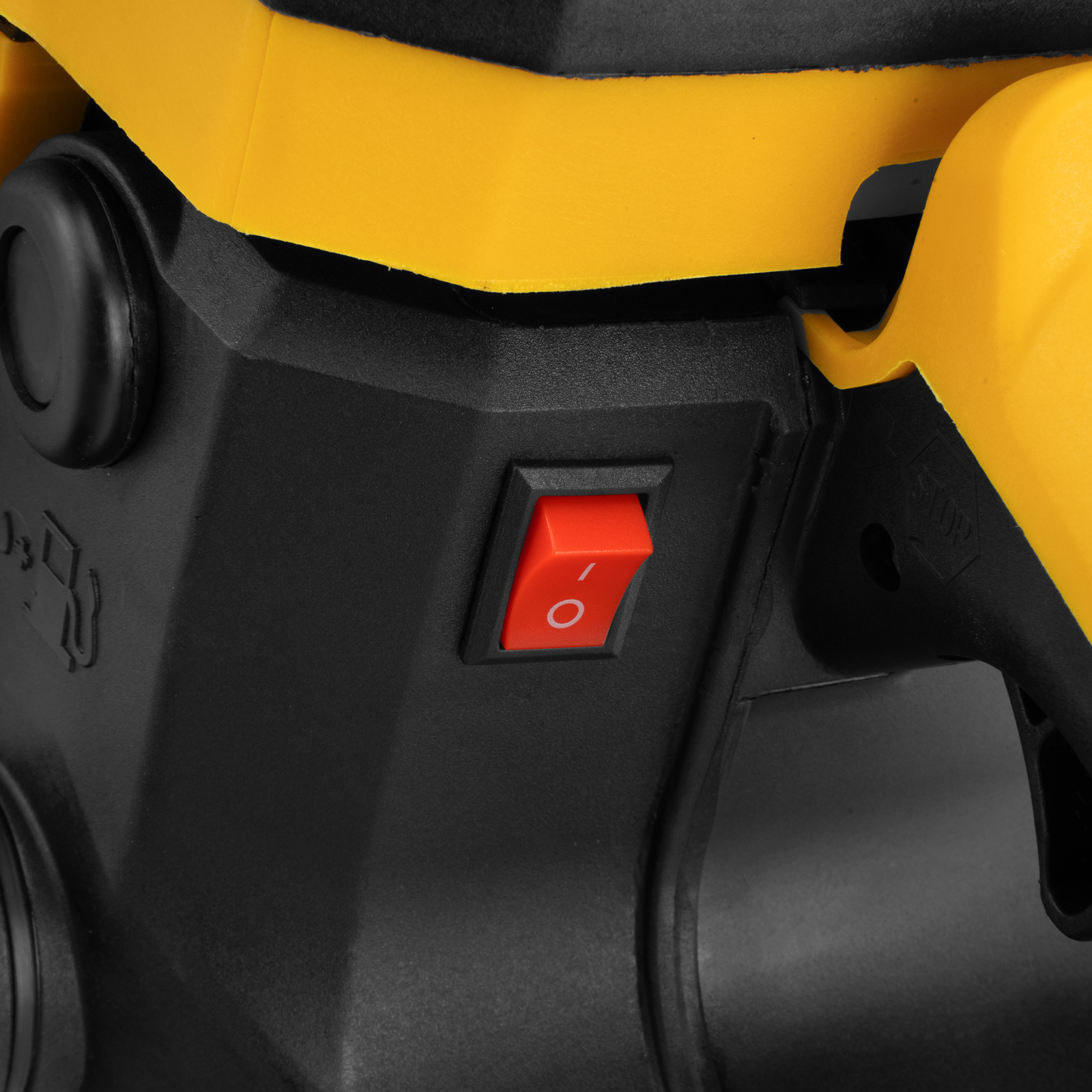 Пила цепная бензиновая DS-5218, шина 45 см, 52 см3, 3 л.с, шаг 0,325, паз 1,5 мм, 72 звена Denzel