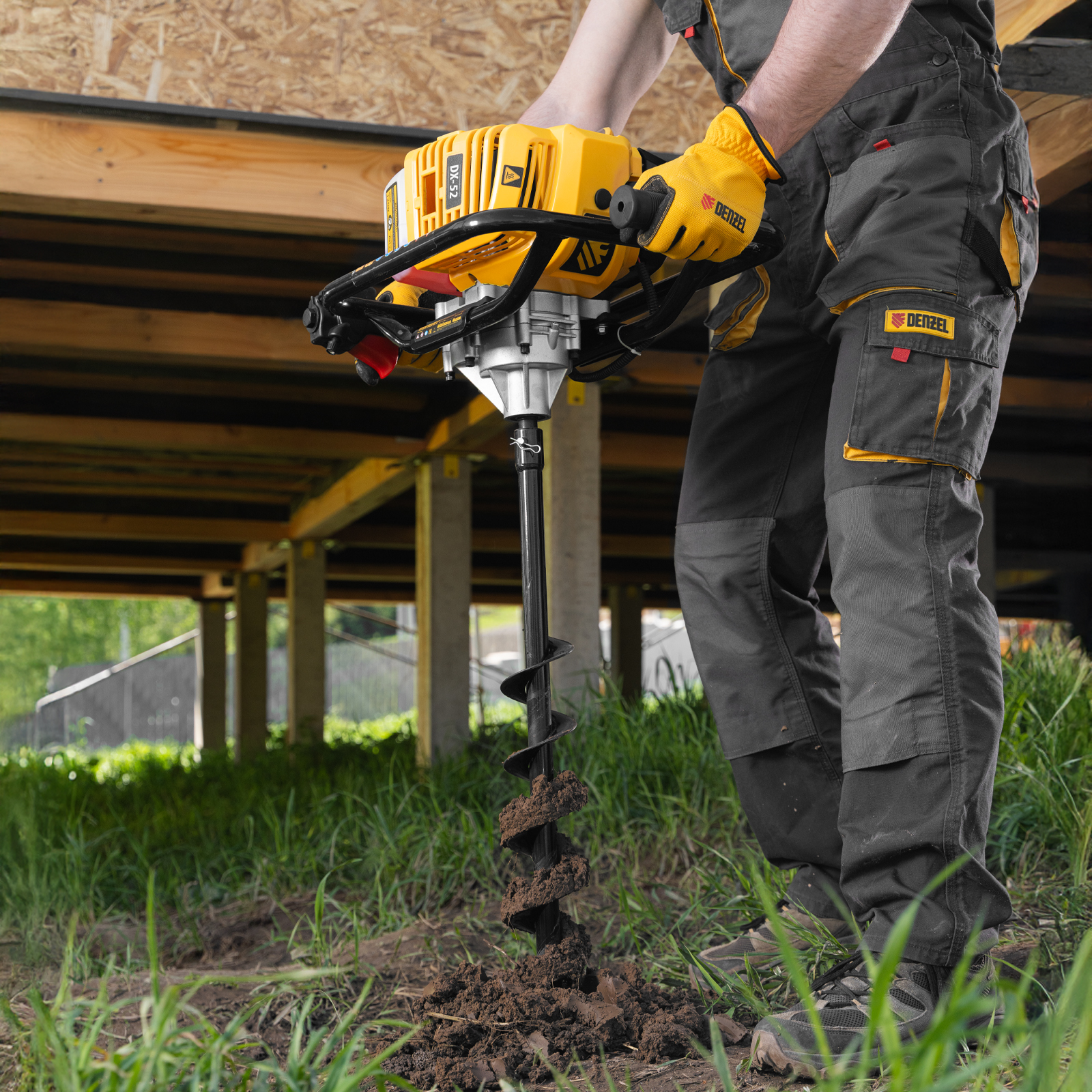 Мотобур DX-52, объем двигателя 52 см3, соединение 20 мм, без шнека Denzel