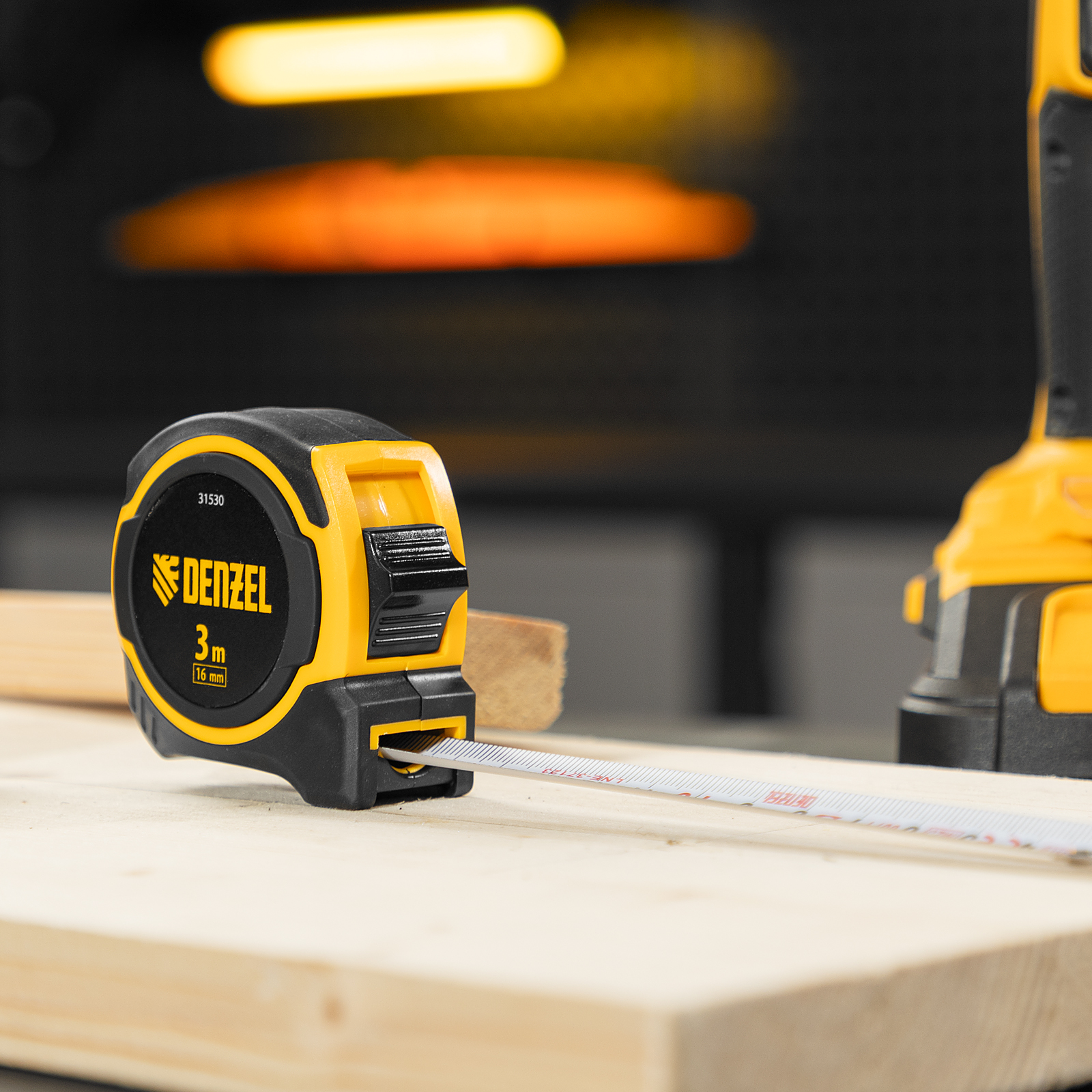 Рулетка 3м х 16мм, двухкомп. корпус, магнитный обрезиненный зацеп Denzel