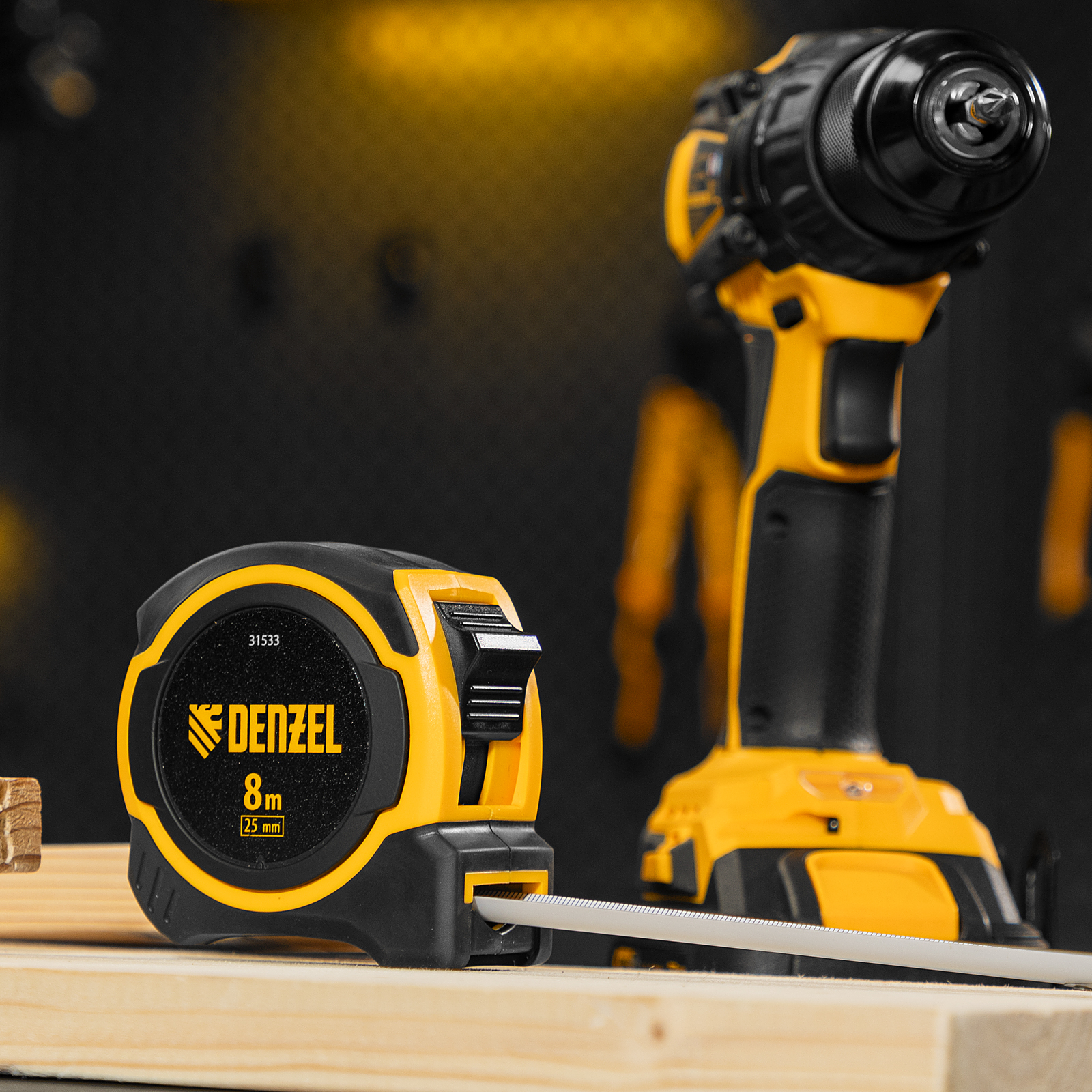 Рулетка 8м х 25мм, двухкомп. корпус, магнитный обрезиненный зацеп Denzel