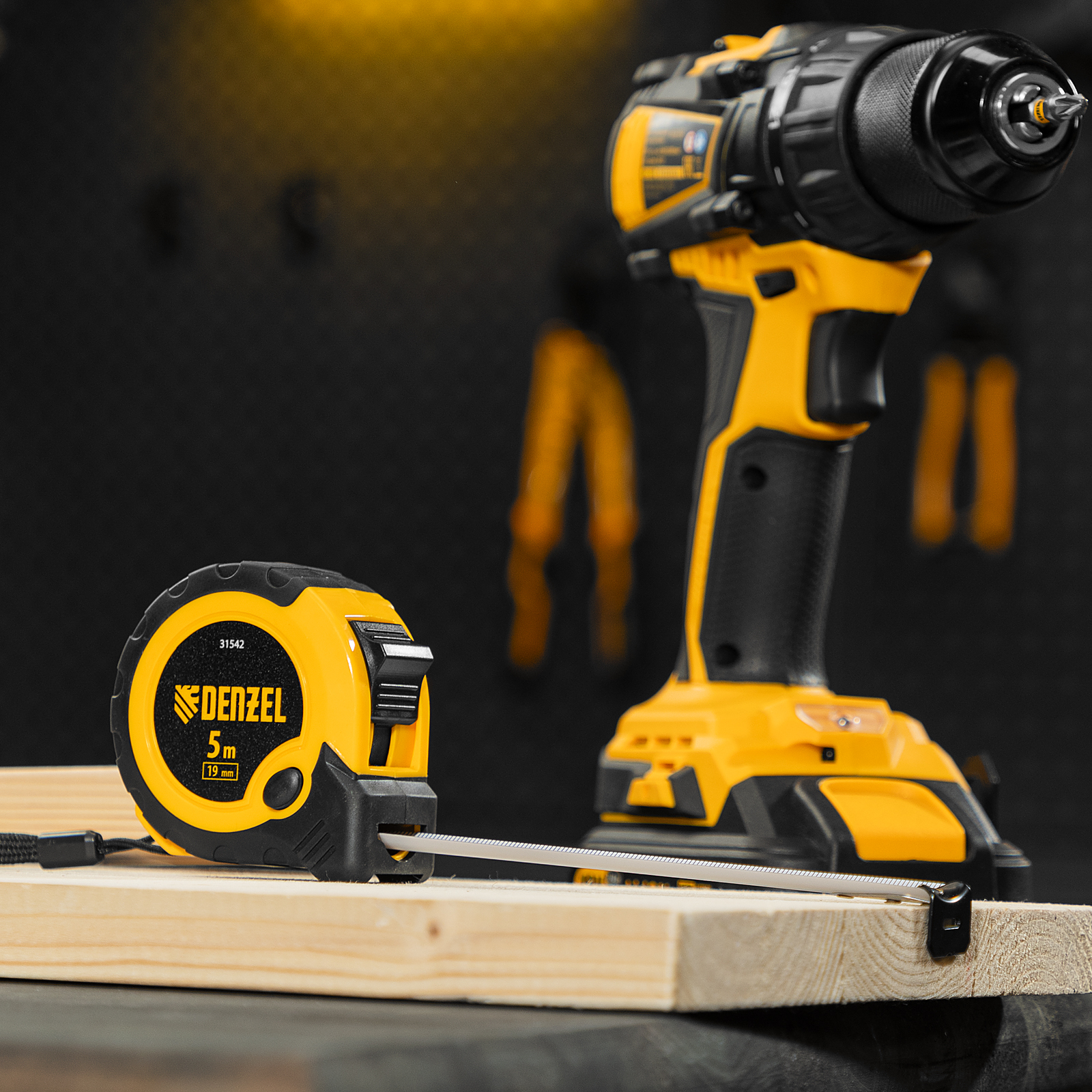 Рулетка 5м х 19мм, двухкомп. корпус, кнопка-пауза Denzel